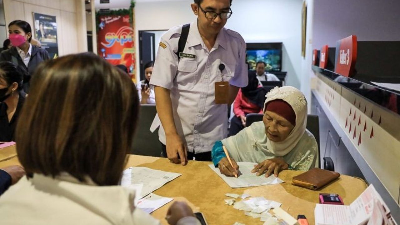Pemkot Kediri Dampingi Penyaluran Bantuan PKH Plus Tahap I untuk Lansia