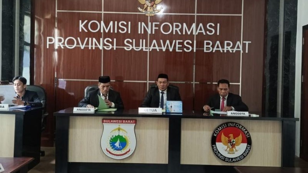Komisi Informasi Sulawesi Barat (KI Sulbar) telah menggelar sidang sengketa informasi untuk lima kasus di Kabupaten Polman, dengan 27 kasus lainnya menunggu giliran disidangkan.