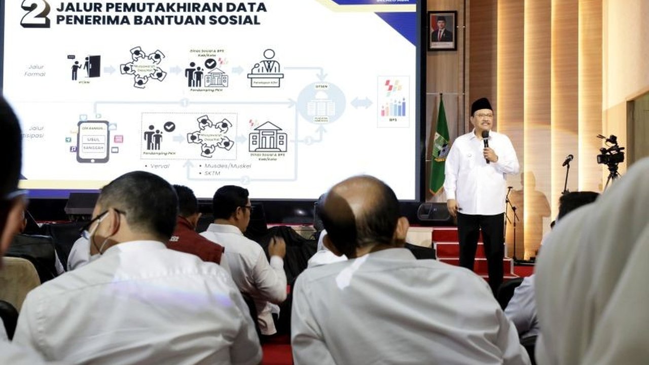 Menteri Sosial Saifullah Yusuf optimistis Data Tunggal Sosial Ekonomi Nasional (DTSEN) akan membantu penyaluran bansos tepat sasaran dan mengurangi kemiskinan di Banten.