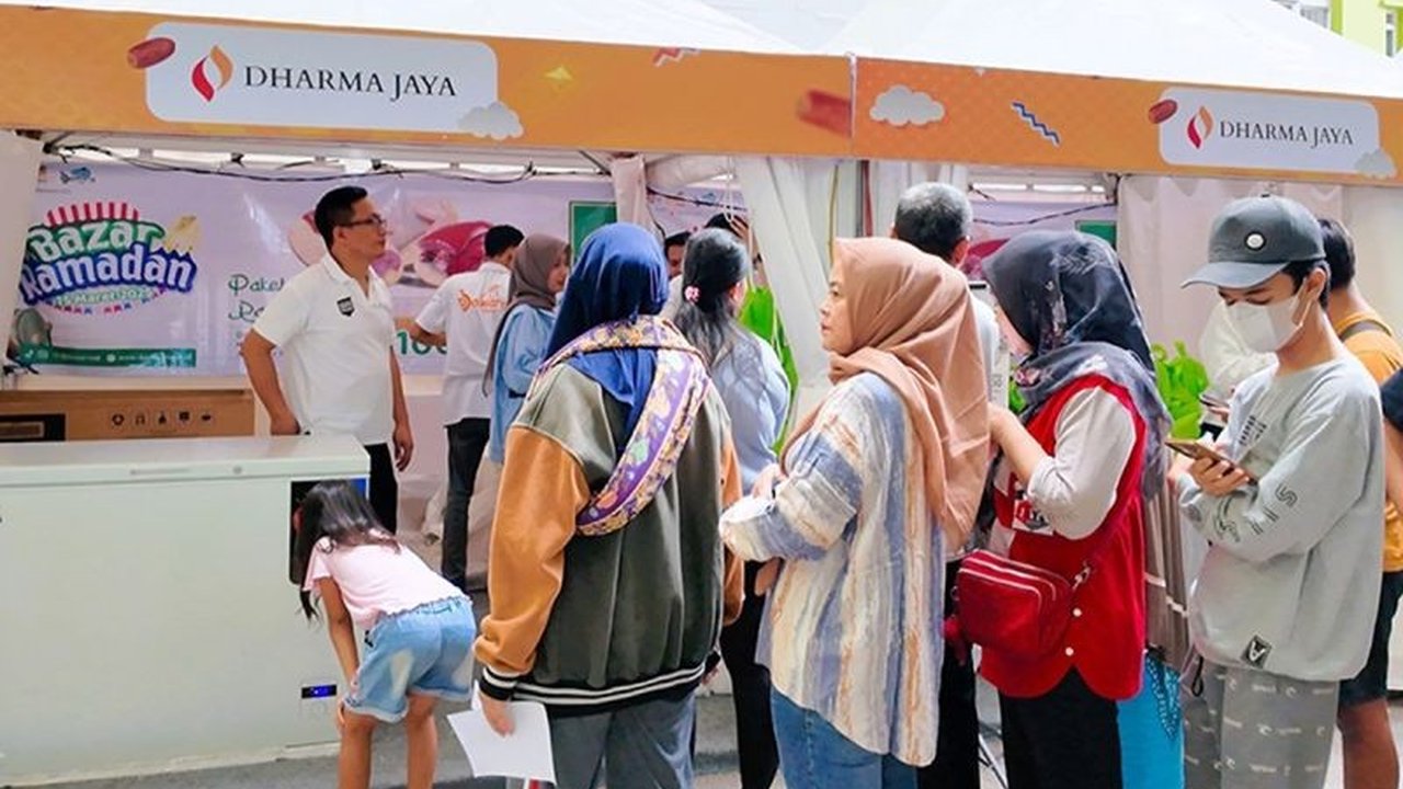 Perumda Dharma Jaya bersama BUMD lainnya menggelar Bazar Pangan Murah di Jakarta untuk menjaga kestabilitas harga kebutuhan pokok selama Ramadhan dan Idul Fitri, dengan menyediakan paket daging murah.