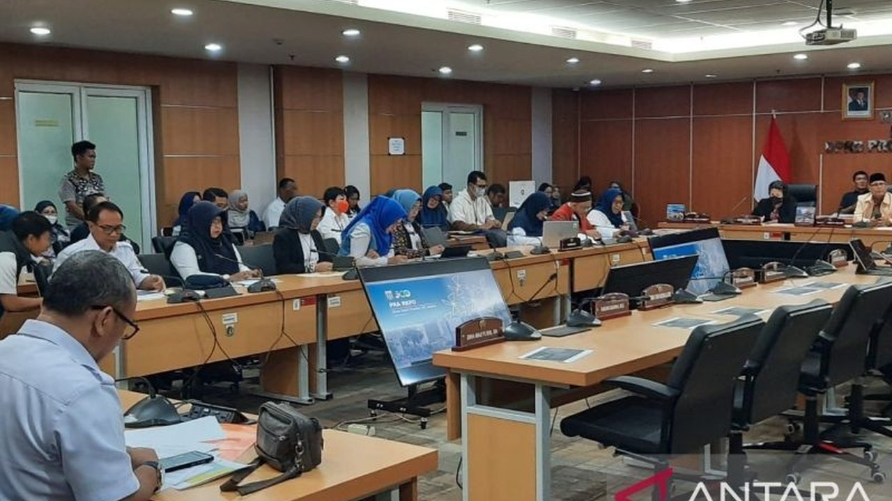 Anggota Komisi E DPRD DKI Jakarta, Subki, mengusulkan kenaikan dana operasional Karang Taruna dua kali lipat untuk tingkat RW, Kelurahan, dan Kecamatan guna mendukung kegiatan positif pemuda dan mencegah keterlibatan mereka dalam judi online.