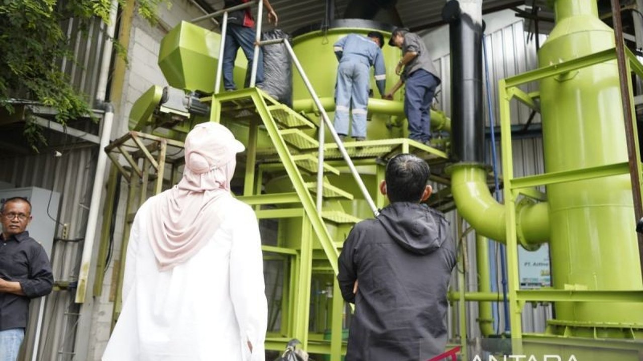 Wali Kota Banjarmasin, H. Muhammad Yamin HR, mempelajari teknologi insinerator di Pusteklim Yogyakarta untuk mengatasi darurat sampah di Banjarmasin setelah TPAS Basirih ditutup.