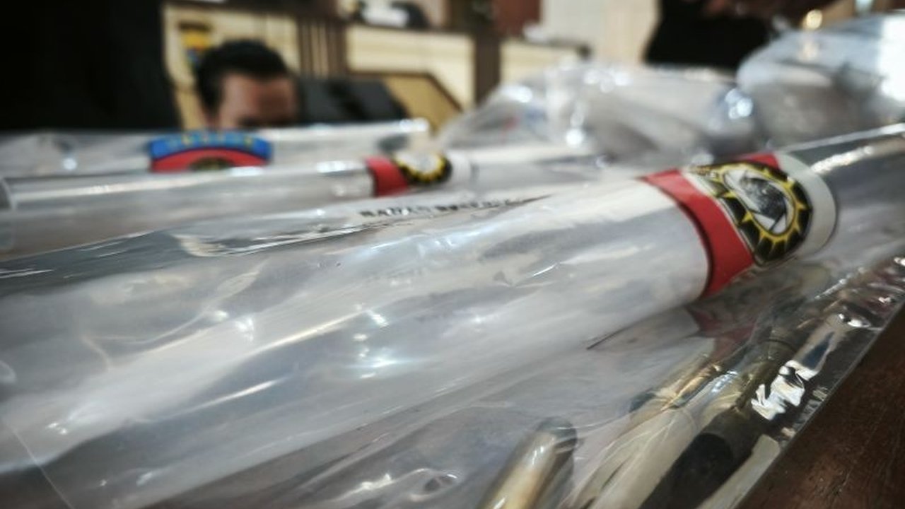 Polda Lampung mengirimkan hasil autopsi tiga anggota Polri yang tewas ditembak di Way Kanan ke Puslabfor untuk uji balistik, guna mengungkap jenis senjata yang digunakan pelaku.