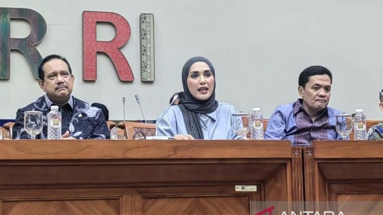 Kematian seorang ASN di Lombok Utara, diduga akibat intimidasi polisi, memicu perusakan Polsek Kayangan; DPRD meminta Polda NTB mengusut tuntas kasus tersebut.