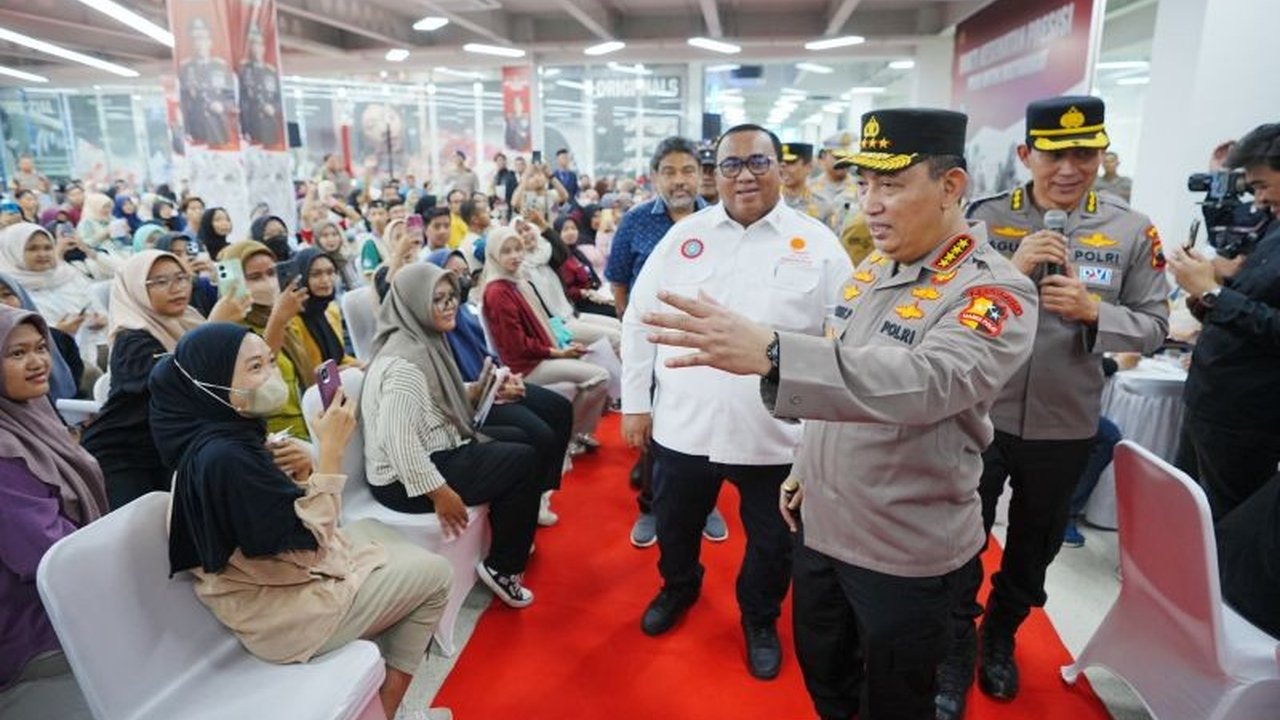 Kapolri Jenderal Listyo Sigit Prabowo meninjau kawasan industri Brebes dan berharap dapat mengurangi pengangguran di tengah maraknya PHK, khususnya setelah melihat perkembangan positif PT Tah Sung Hung.