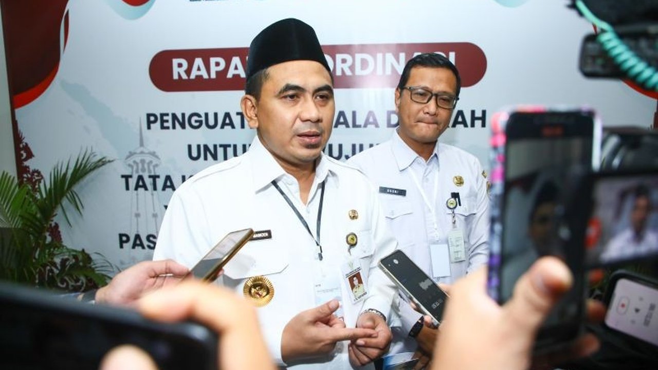 Pemerintah Provinsi Jawa Tengah menyiapkan jalur alternatif dan memasang rambu-rambu untuk mengantisipasi lonjakan kendaraan mudik Lebaran 2025 yang diperkirakan mencapai 1,8 juta.