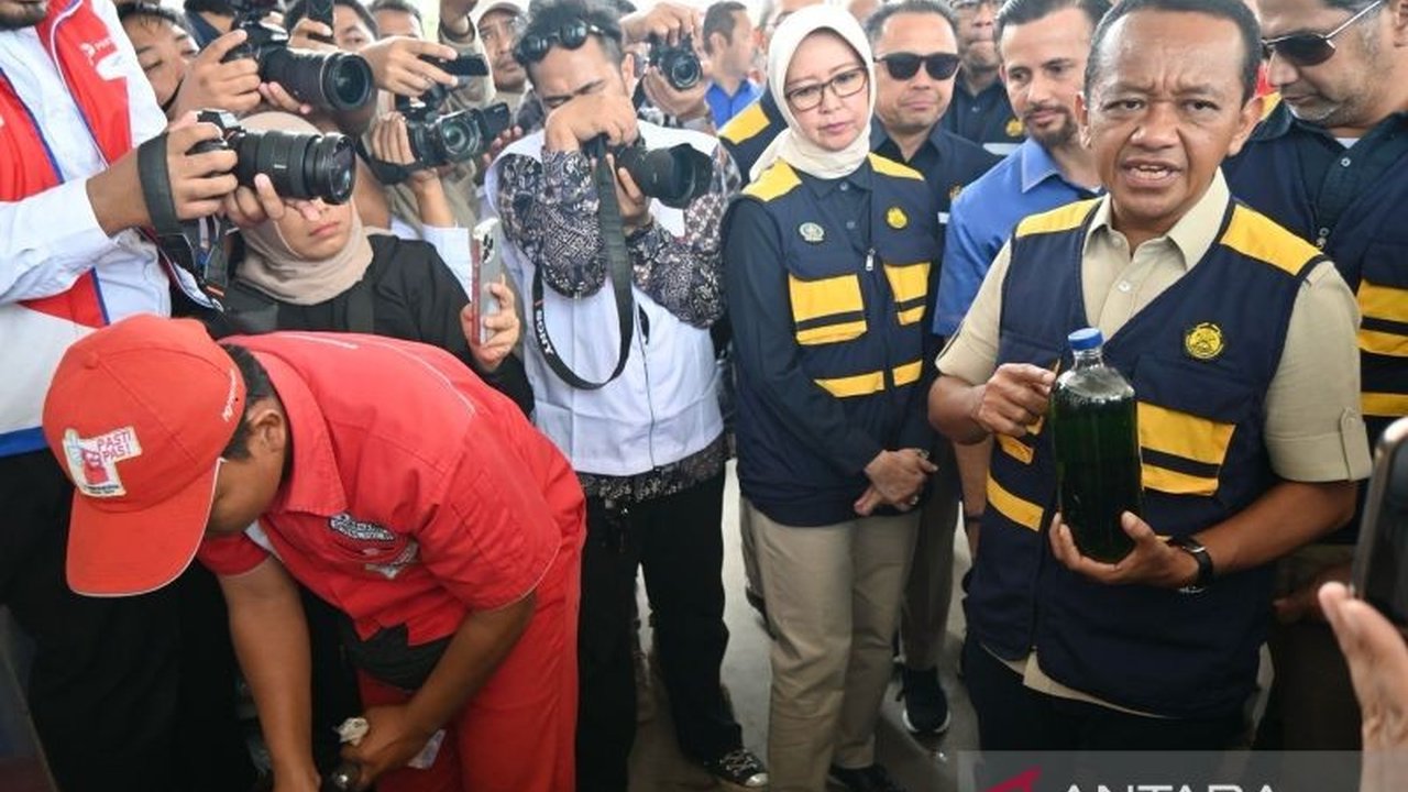 Menteri ESDM Bahlil Lahadalia menjamin kualitas BBM Pertamina di Kalimantan Selatan sesuai spesifikasi dan aman digunakan, sekaligus menepis keraguan masyarakat.