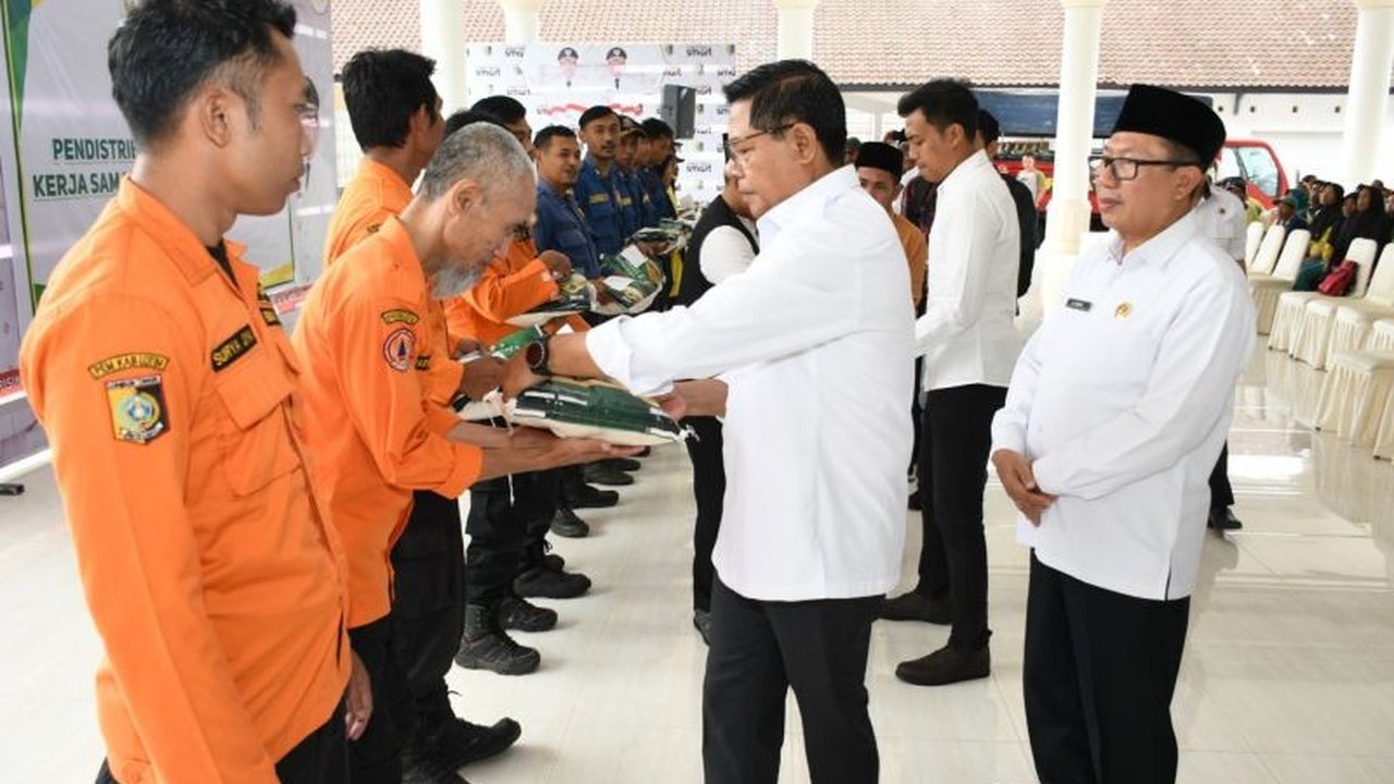 630 Tenaga Honorer Lombok Timur Terima Zakat Fitrah, Bupati Harap Tingkatkan Dedikasi