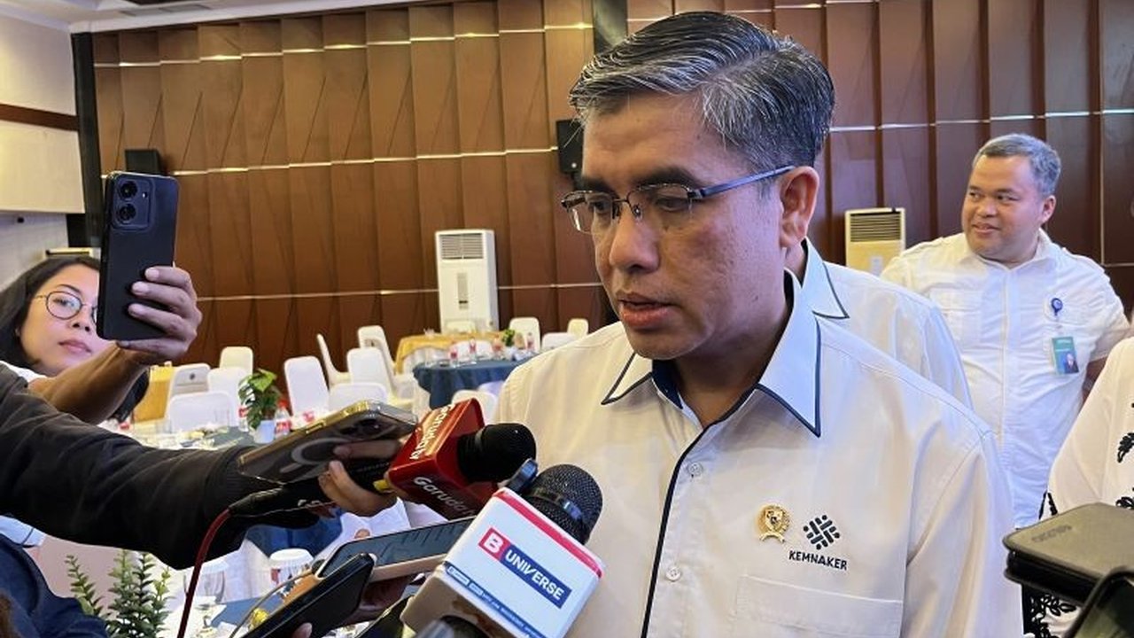 Menteri Ketenagakerjaan (Menaker) memastikan proses rekrutmen kembali eks karyawan PT Sritex oleh investor baru berjalan lancar, dengan sebagian besar pengajuan klaim JHT dan JKP juga telah diproses.