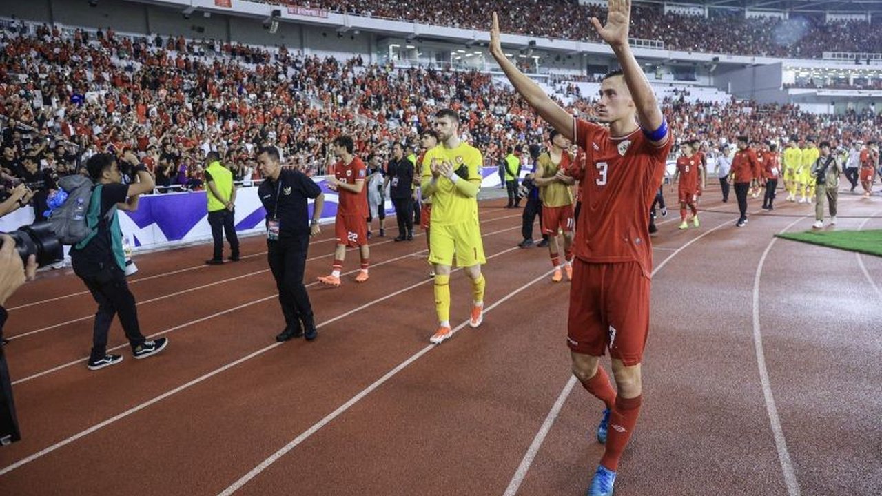 Kapten Timnas Indonesia, Jay Idzes, optimis dan siap memimpin tim menghadapi laga krusial melawan Australia di Kualifikasi Piala Dunia 2026 tanpa tekanan, bertekad memberikan yang terbaik untuk Indonesia.
