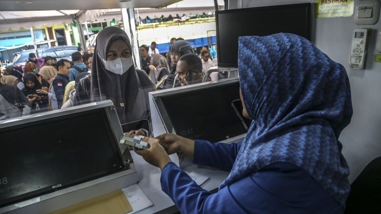 Bank Indonesia (BI) menyesuaikan jadwal penukaran uang Lebaran 2025 pada 22-23 Maret,  mengoperasionalkan aplikasi PINTAR dan mendorong transaksi digital untuk kenyamanan masyarakat.