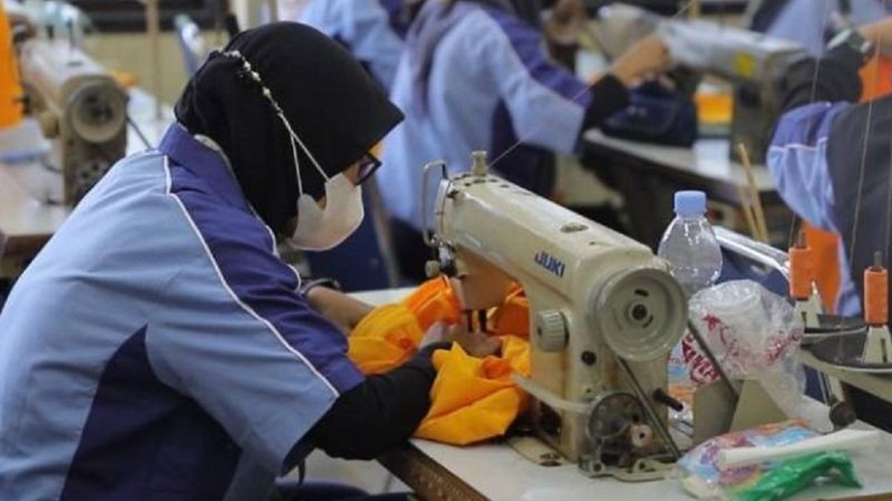 Disnaker Kota Tangerang membuka pelatihan menjahit pakaian wanita di BLK Larangan dengan kuota 16 peserta, pendaftaran dibuka hingga 15 April 2025, dan peserta akan mendapatkan sertifikat BNSP.