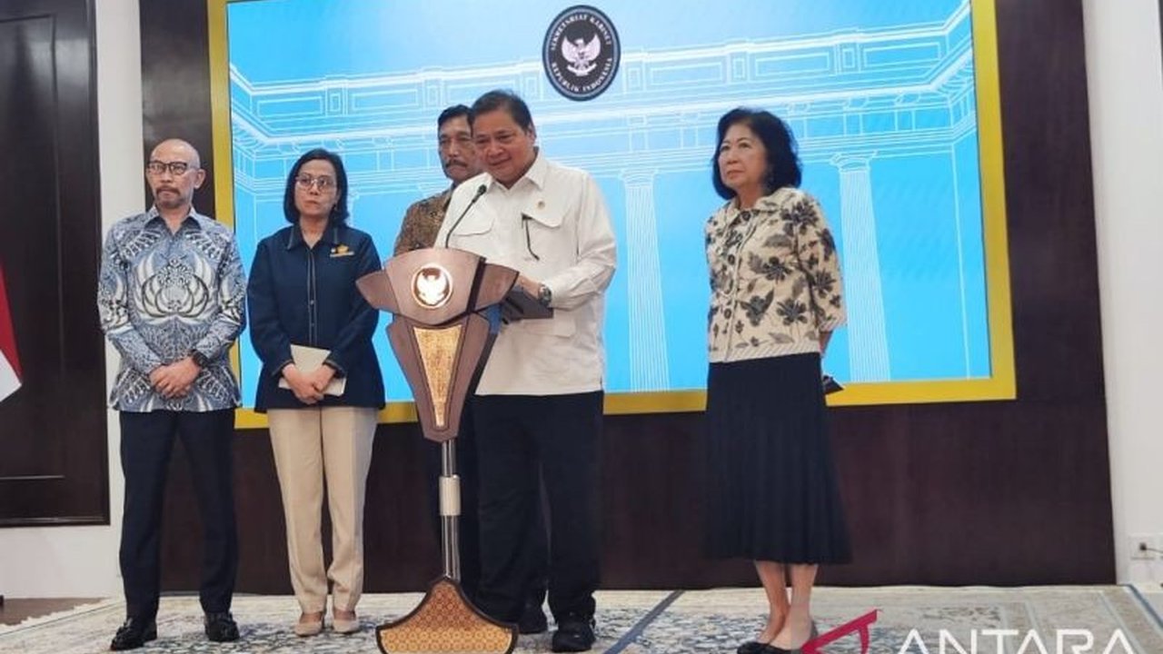 Presiden Prabowo Subianto mendorong penyederhanaan perizinan di sektor tekstil untuk menarik investor, mengingat kontribusi besar ekspor produk tekstil terhadap perekonomian Indonesia.