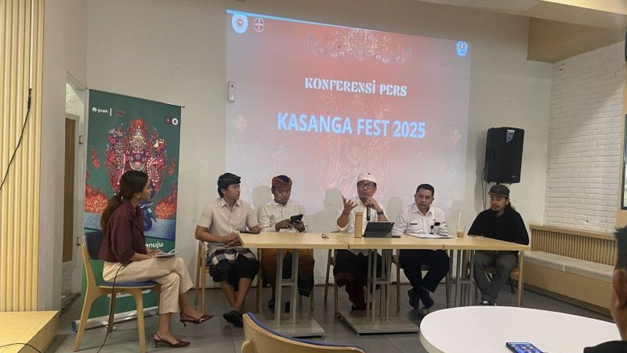 Pemkot Denpasar menyiapkan 9 minibus dan kantong parkir tambahan berikut kerjasama dengan Gojek untuk mengatasi kemacetan dan memastikan kebersihan selama Kasanga Festival di Lapangan Puputan Badung.