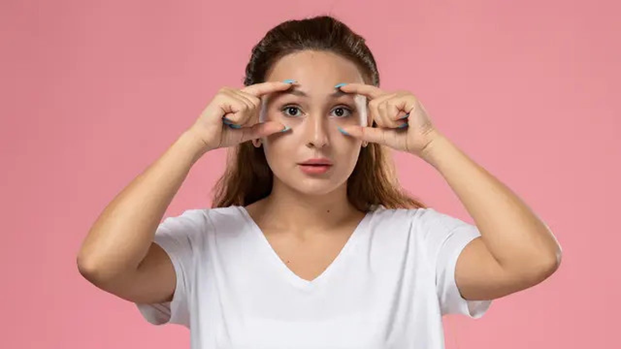 Ilustrasi mata sakit, kedutan. (Photo by Kamran Aydinov on Freepik)