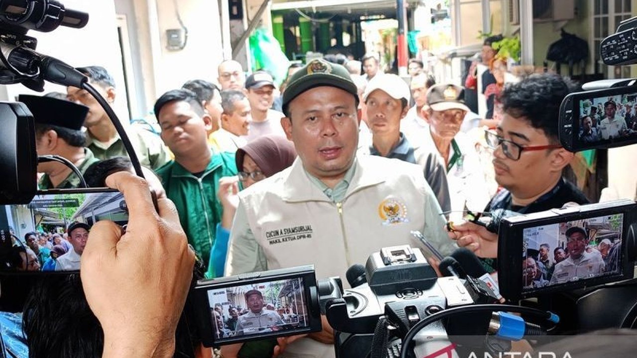 Wakil Ketua DPR RI ingatkan perusahaan segera bayarkan THR pekerja sebelum Lebaran 2025, seiring kebijakan pemerintah memberikan berbagai insentif mudik.