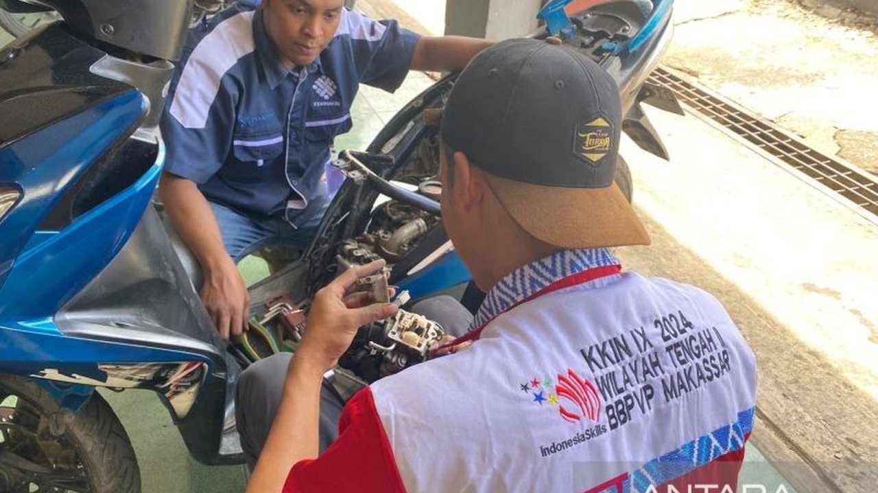 Jelang Lebaran 2024, BPVP Kendari berikan servis motor gratis untuk masyarakat yang hendak mudik, meliputi servis busi, saringan udara, dan lainnya, demi perjalanan mudik yang aman dan nyaman.