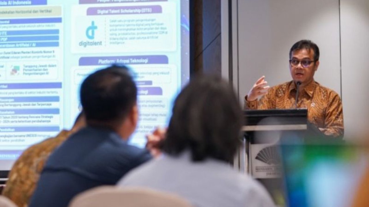 Kementerian Komunikasi dan Digital (Kominfo) berencana menyelesaikan peta jalan penggunaan kecerdasan buatan (AI) dalam tiga bulan mendatang, dengan fokus pada regulasi yang mendukung inovasi dan pengembangan talenta.