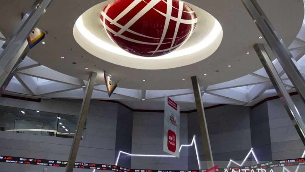 Indeks Harga Saham Gabungan (IHSG) menguat signifikan pagi ini, didorong oleh keputusan Bank Indonesia (BI) dan The Fed yang mempertahankan suku bunga acuan.