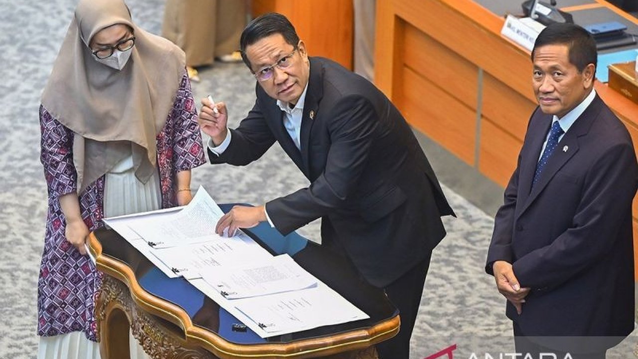 RUU perubahan UU TNI disetujui DPR dalam Rapat Paripurna, meliputi perluasan jabatan sipil bagi prajurit aktif, perpanjangan masa dinas, dan penguatan koordinasi Kemenhan.