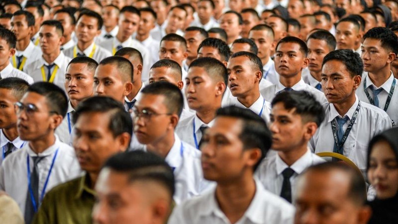 Menaker mengabarkan kabar baik! Pasar kerja Indonesia tumbuh positif, dengan 341.086 lowongan tersedia di dalam dan luar negeri, meliputi berbagai sektor dan negara.