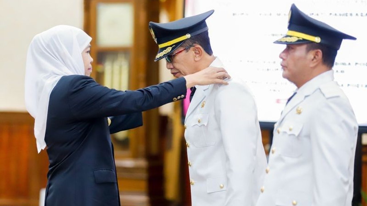 Gubernur Khofifah Indar Parawansa melantik Bupati dan Wakil Bupati Pamekasan untuk periode 2025-2030, menekankan penyusunan RPJMD yang selaras dengan kebijakan provinsi dan nasional serta pentingnya ketahanan pangan.