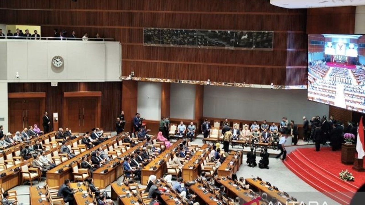 Menteri Pertahanan Sjafrie Sjamsoeddin mengapresiasi pembahasan RUU TNI yang konstruktif dan penuh persaudaraan, menghasilkan UU yang lebih baik untuk TNI.