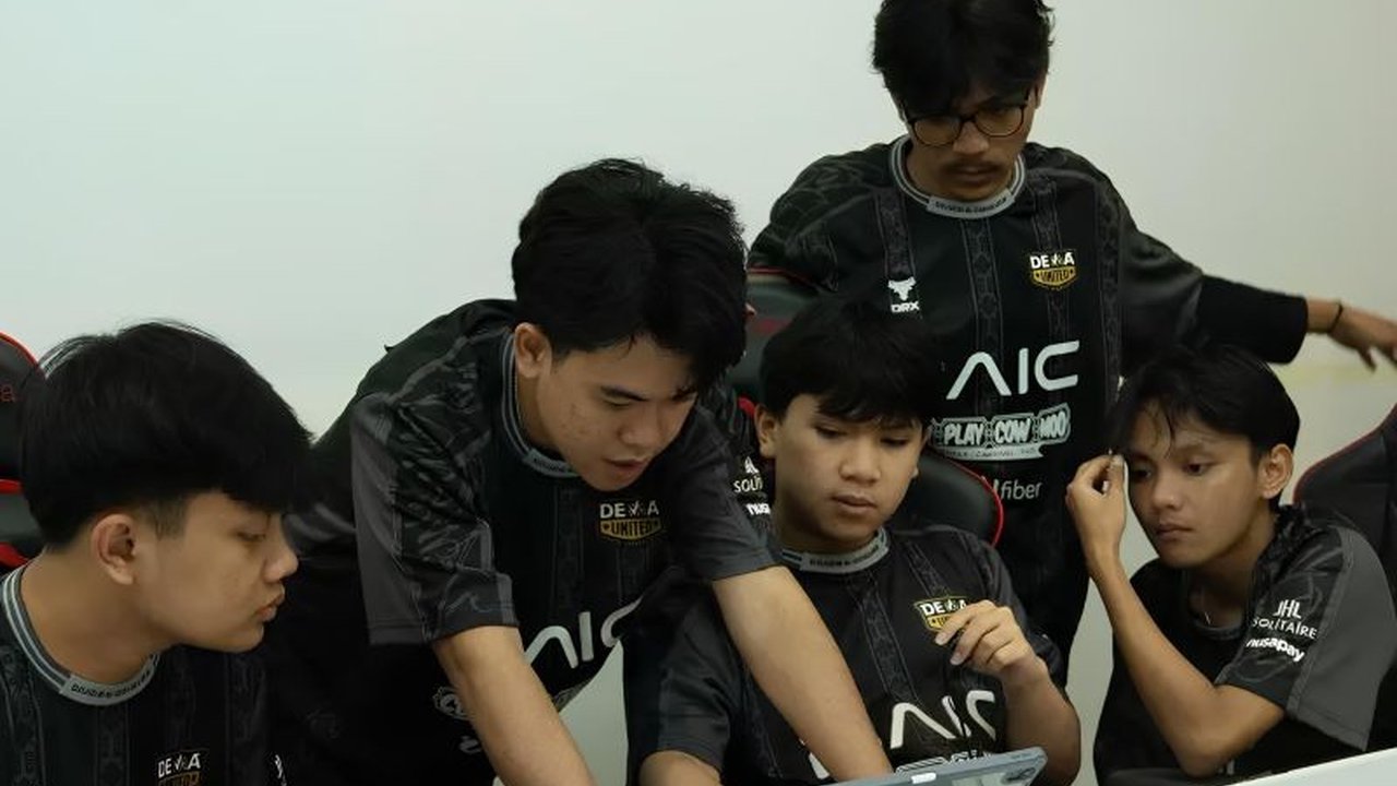 Tim esports Dewa United Apollo mewaspadai strategi tak terduga dari tim komunitas dalam final FFNS 2025 Spring di Medan, Sumatera Utara, memperebutkan hadiah Rp700 juta dan tiket FFWS SEA 2025 Spring.