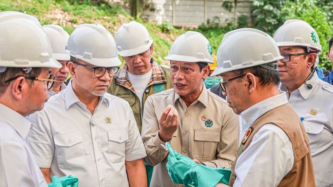 Menteri LH Hanif Faisol Nurofiq menekankan pentingnya pengelolaan lingkungan, khususnya Daerah Aliran Sungai (DAS) dan pengelolaan sampah, untuk mengurangi risiko bencana banjir di Indonesia, seperti yang terjadi baru-baru ini di Bekasi.
