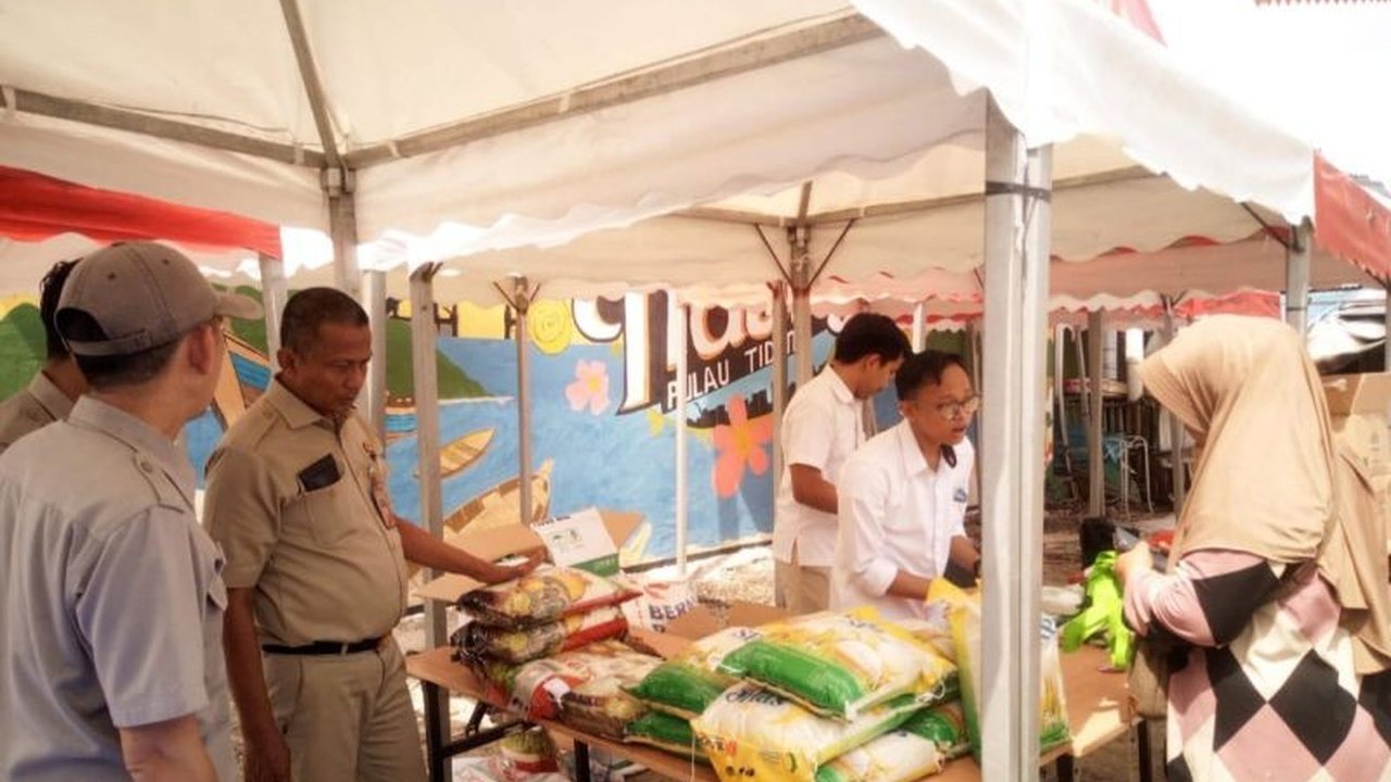 Kepulauan Seribu menggelar bazar pangan murah jelang Idul Fitri 1446 H, membantu warga memenuhi kebutuhan pokok dengan harga terjangkau dan menstabilkan harga.