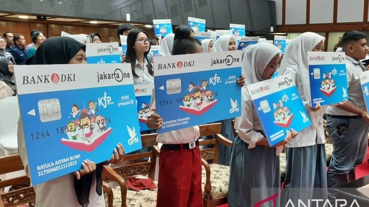 Pemprov DKI Jakarta mencairkan KJP Plus Tahap I tahun 2025 untuk 707.622 siswa, meningkat 126.000 penerima dibandingkan tahun lalu, dengan anggaran meningkat menjadi Rp3,2 triliun.