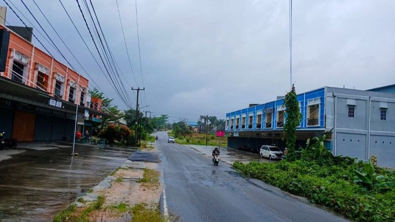 Badan Penanggulangan Bencana Daerah (BPBD) Natuna siaga penuh menghadapi potensi banjir akibat hujan lebat dan angin kencang yang melanda wilayah Kepulauan Riau, serta memberikan imbauan kewaspadaan kepada masyarakat.
