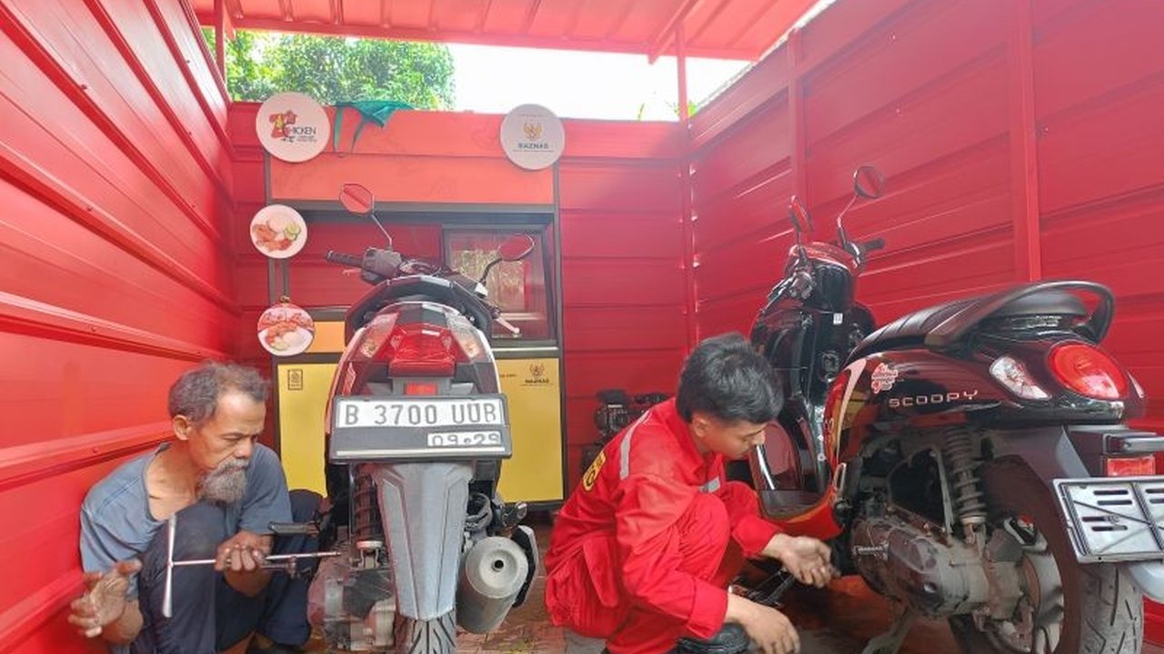 Ribuan pengemudi ojek online (ojol) antusias manfaatkan servis dan ganti oli gratis dari Baznas RI untuk persiapan mudik Lebaran, mengurangi pengeluaran dan memastikan keamanan kendaraan.