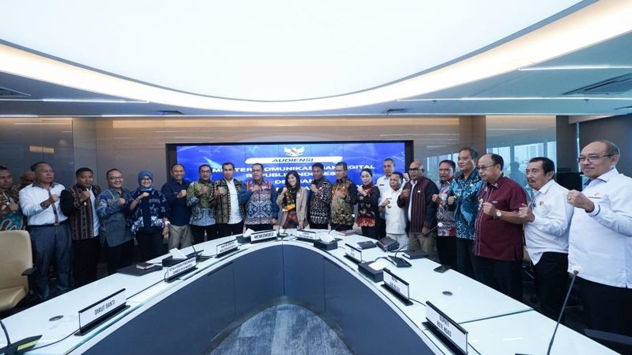 Menkominfo sebut cakupan 4G di NTT telah mencapai 98,59 persen, namun pemerintah terus berupaya memperluas akses internet hingga ke daerah terpencil melalui pembangunan fiber optik dan optimasi BTS.