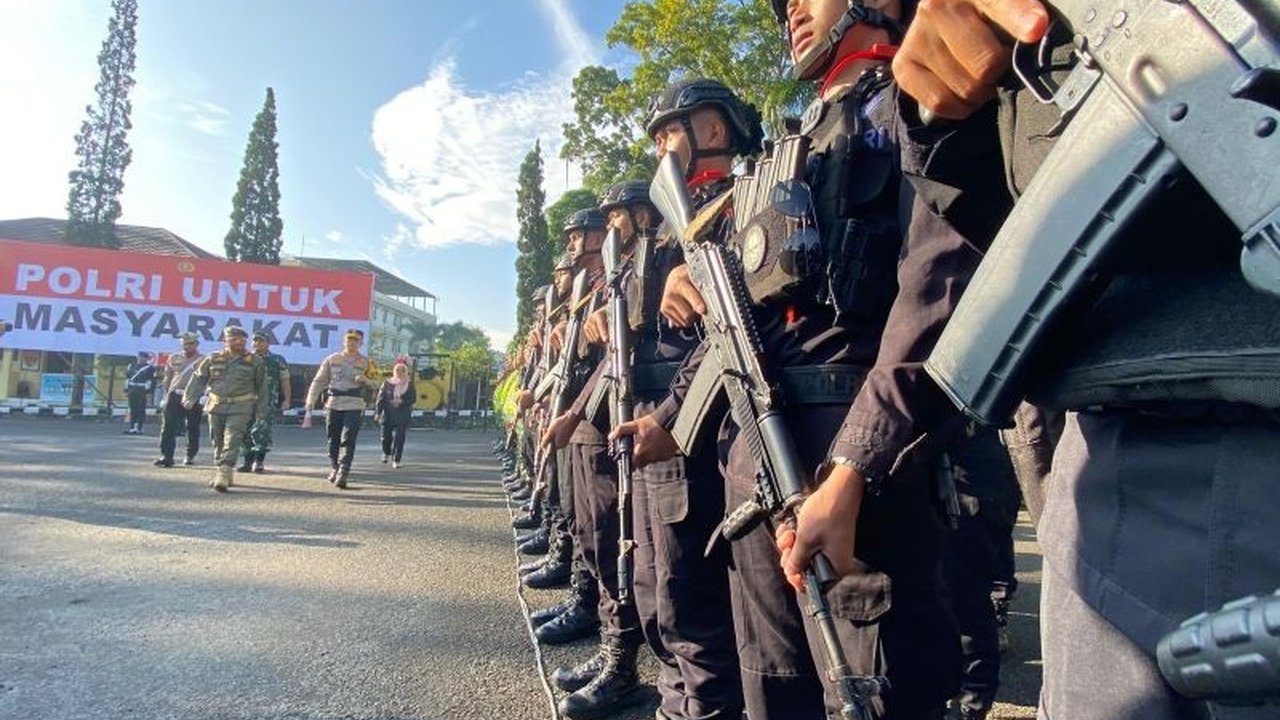 Polres Garut menyiapkan 1.200 personel gabungan untuk mengamankan jalur mudik Lebaran 2025, terutama di jalur rawan macet dan bencana alam di Limbangan-Malangbong dan Kadungora-Leles.