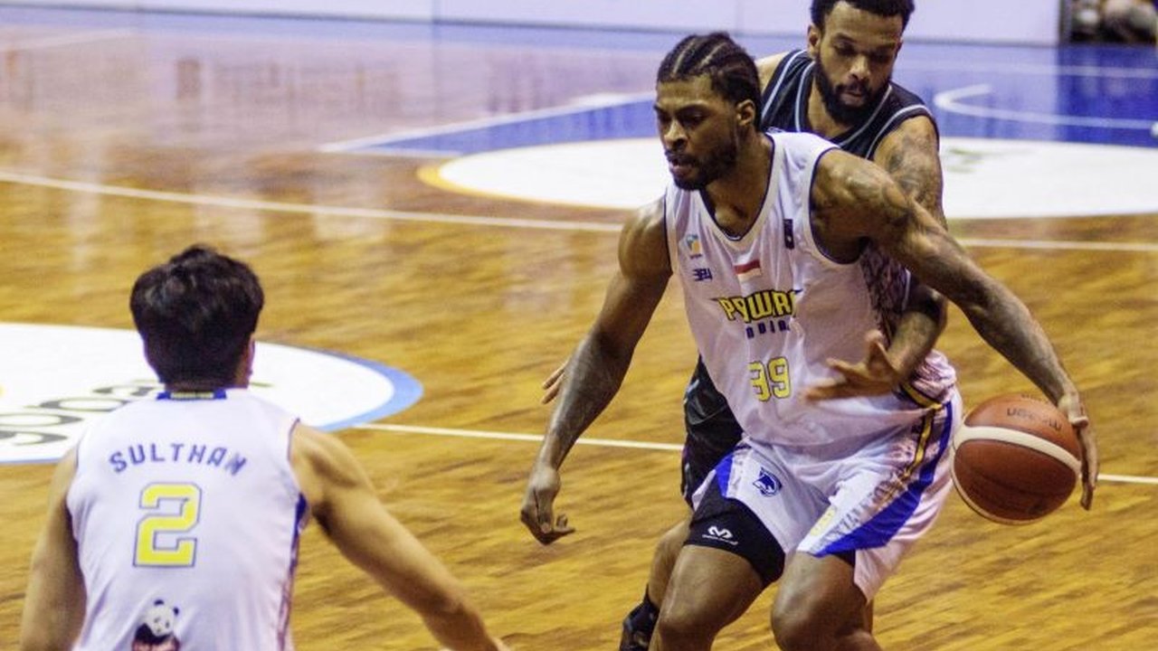 Pelatih Prawira Bandung, David Singleton, memuji permainan kolektif timnya yang solid, terutama kontribusi pemain lokal seperti Sulthan Fauzan dan  Norbertas Giga, yang menjadi kunci kemenangan atas Hangtuah Jakarta.