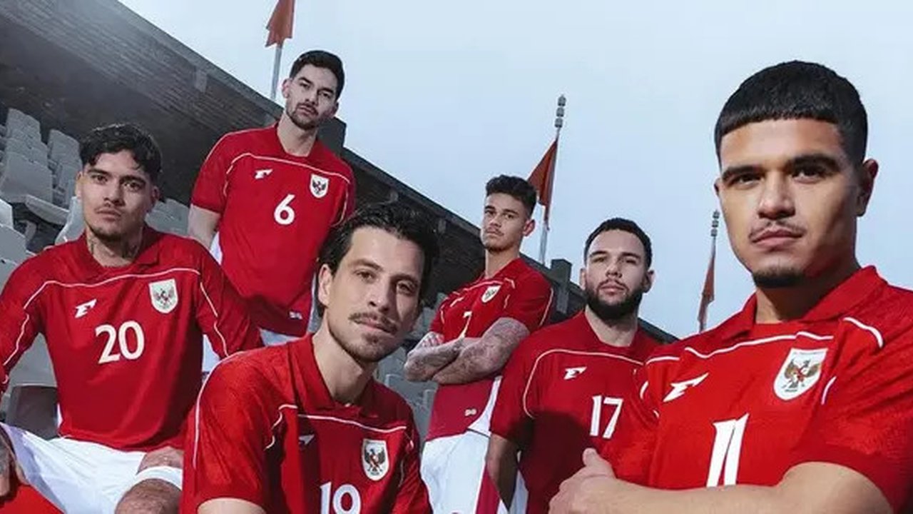 Timnas Indonesia berpose dengan jersey baru buatan Erspo (c) Dok. ERSPO