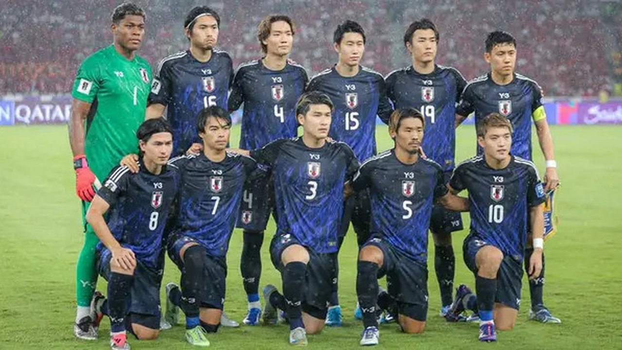 Starting XI Timnas Jepang pada duel lawan Indonesia di Stadion Gelora Bung Karno, Jumat (15/11) malam WIB (c) Bagaskara Lazuardi
