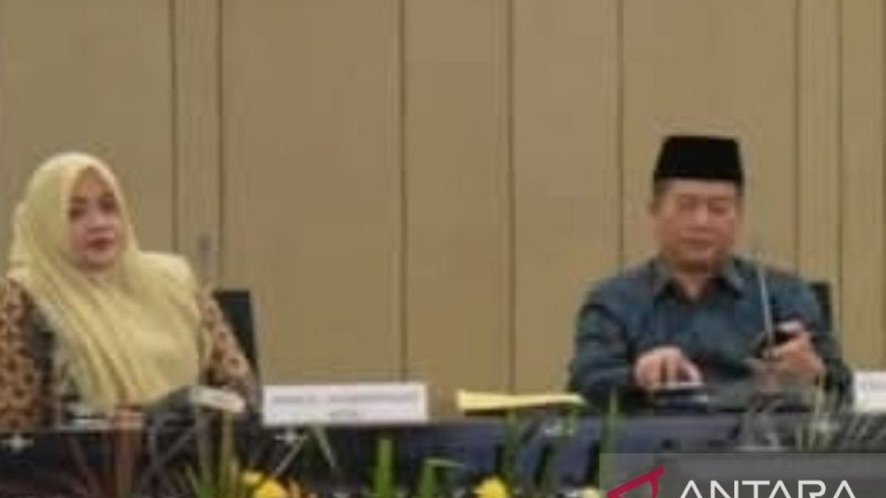 Gubernur NTB, Lalu Muhamad Iqbal, menegaskan visi 'Makmur Mendunia' untuk periode kepemimpinannya selaras dengan visi nasional, berfokus pada pembangunan infrastruktur dan kesejahteraan rakyat.