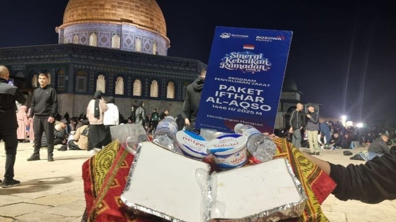 Bosowa Peduli, lembaga sosial asal Makassar, telah menyalurkan paket iftar dan bantuan pangan kepada warga Palestina di Al-Quds, sebagai bentuk kepedulian terhadap pembatasan akses ibadah di Masjid Al-Aqsa.