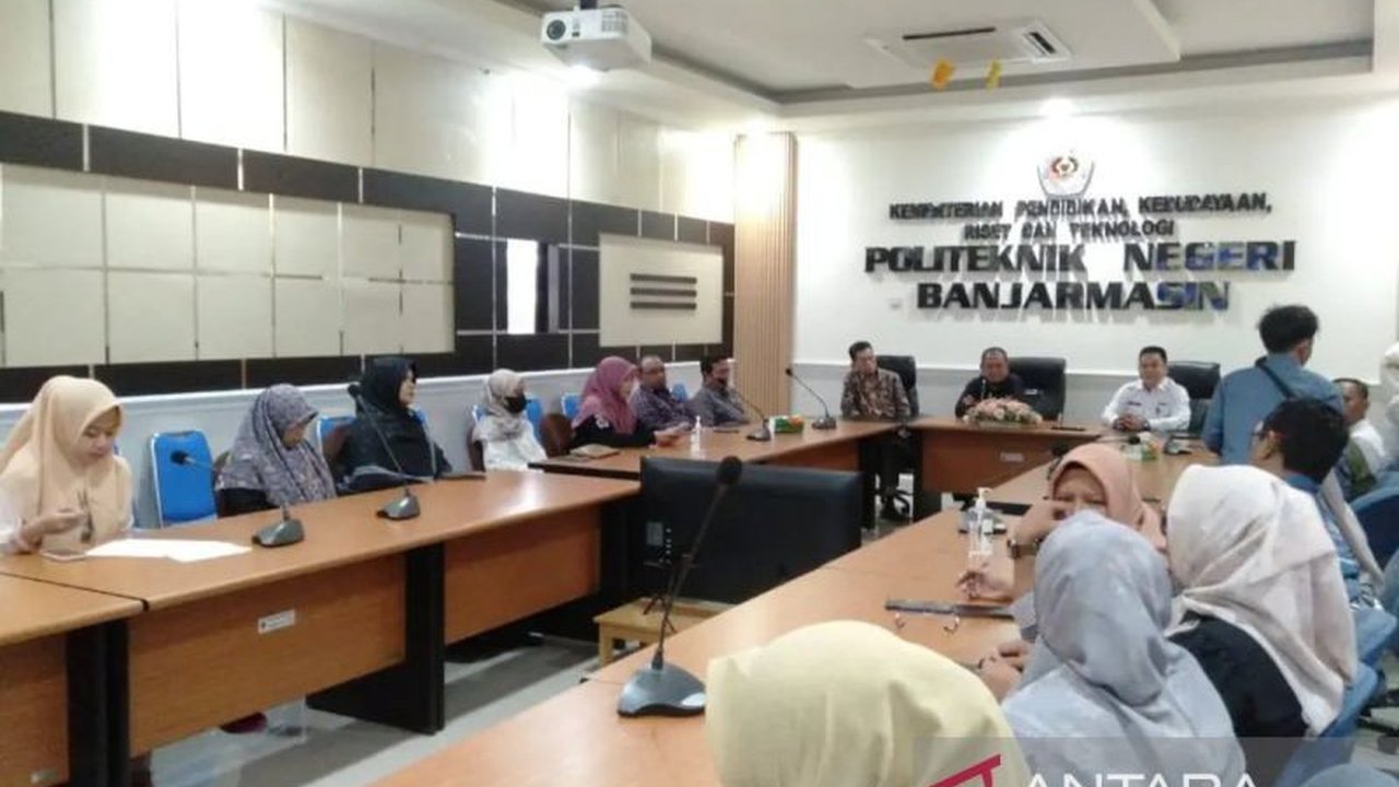 Pemerintah Kota Banjarmasin berkolaborasi dengan Politeknik Negeri Banjarmasin (Poliban) dalam ajang Pemuda Pelopor 2025 untuk menjaring pemuda-pemudi berbakat dan inovatif di Kalimantan Selatan.