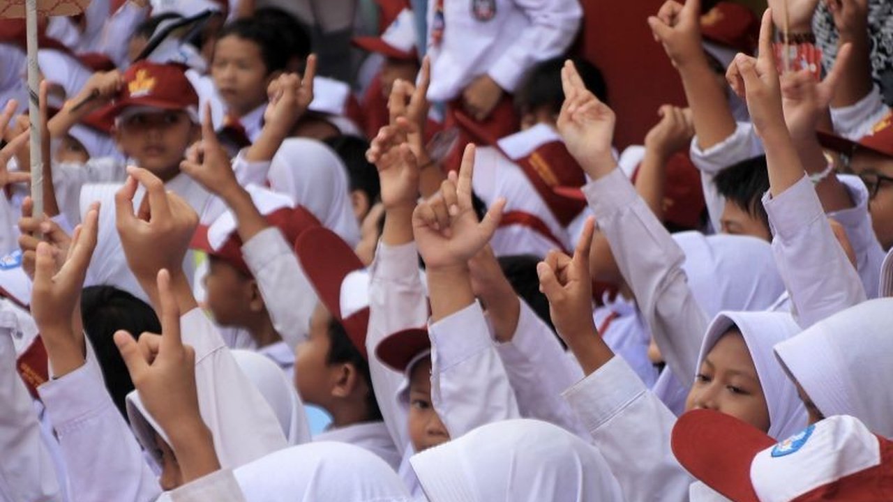 Komisi Perlindungan Anak Indonesia (KPAI) berharap Program Sekolah Rakyat dapat menjadi solusi untuk mengatasi permasalahan 4,2 juta anak Indonesia yang putus sekolah atau belum pernah mengenyam pendidikan formal.