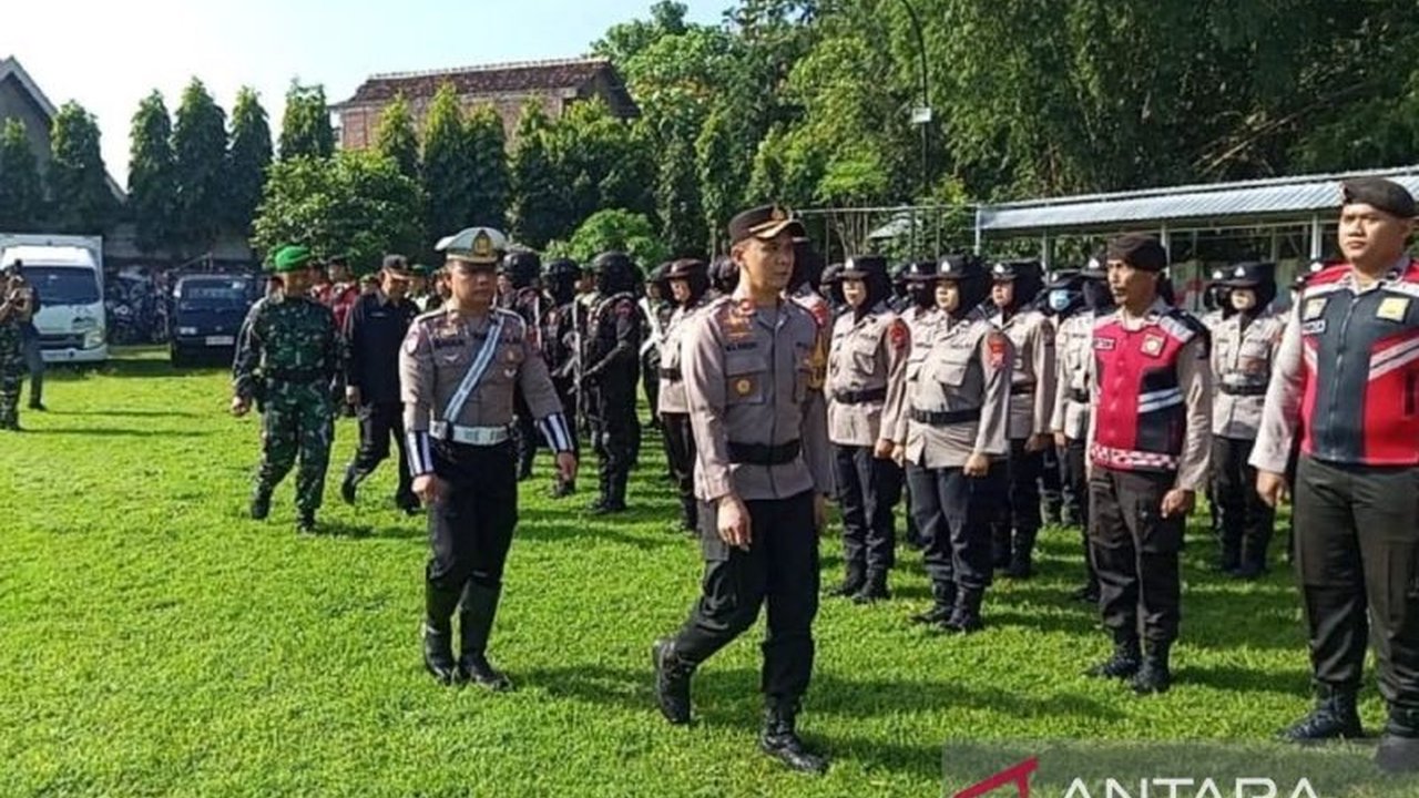 Polres Madiun siagakan 515 personel gabungan untuk mengamankan dua pintu tol utama, Madiun dan Caruban, guna mengantisipasi kemacetan arus mudik Lebaran 2025.