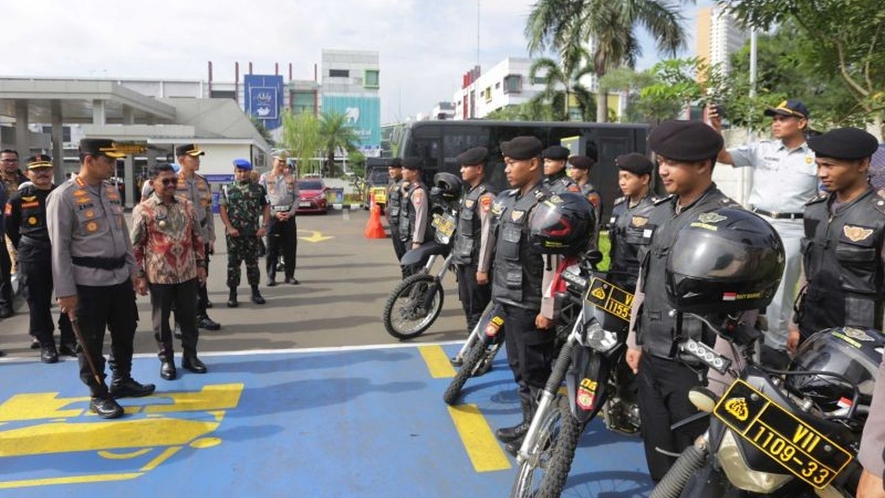 Sebanyak 1.573 personel gabungan dari Polri, TNI, dan instansi terkait dikerahkan untuk mengamankan arus mudik dan balik Lebaran 2025 di Tangerang, Banten.