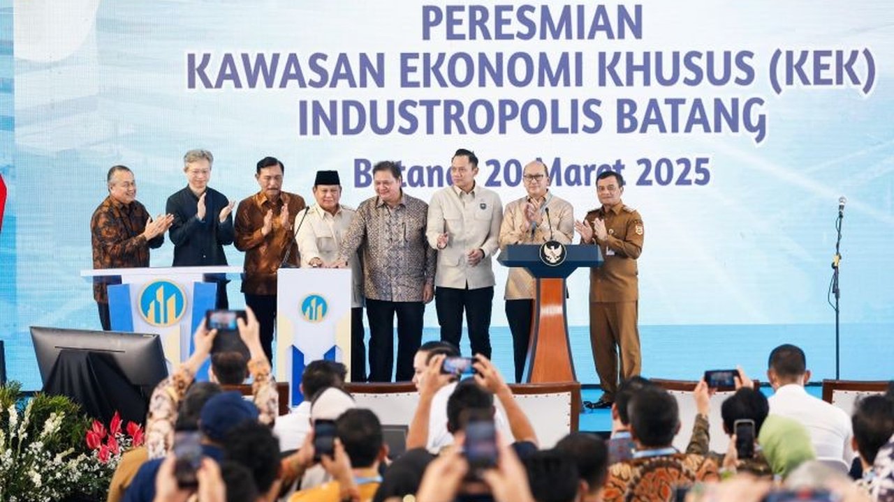 Peningkatan status KITB menjadi KEK Industropolis Batang diresmikan Presiden, diharapkan percepat pembangunan dan perekonomian Jawa Tengah serta serap ribuan tenaga kerja.