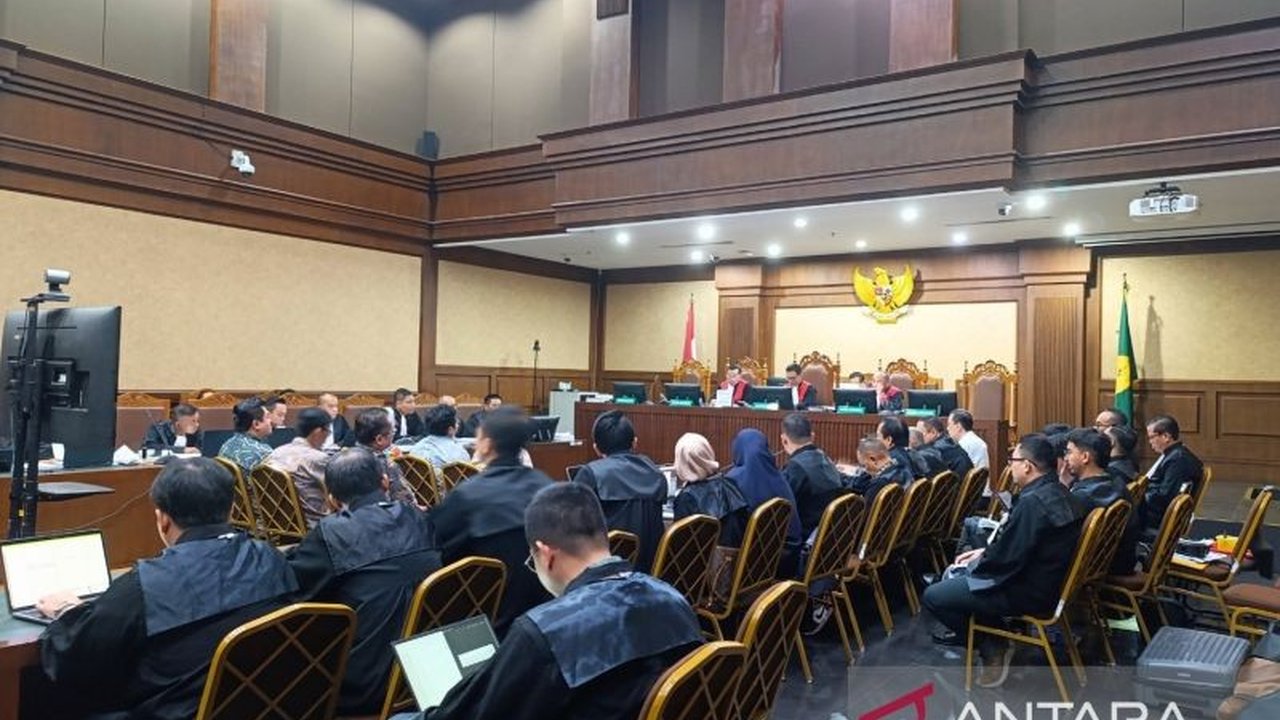 Sidang kasus dugaan korupsi impor gula mengungkapkan adanya perbedaan pendapat mengenai transparansi kebijakan impor gula era Tom Lembong, di tengah kerugian negara yang mencapai Rp578,1 miliar.