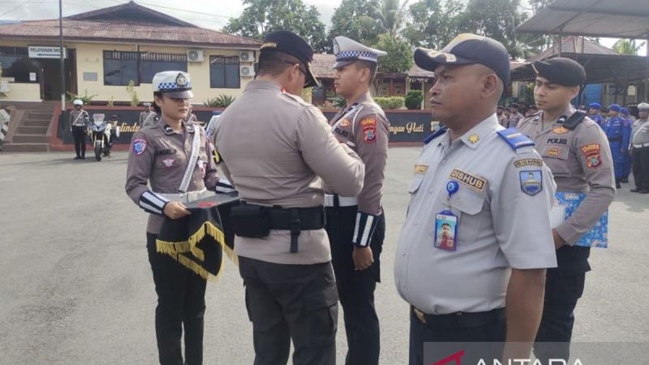 Polresta Manokwari mengerahkan 75 personel gabungan TNI-Polri dan masyarakat untuk mengamankan arus mudik Lebaran 2025 di tiga pos pelayanan dan posko terpadu di pelabuhan dan bandara.