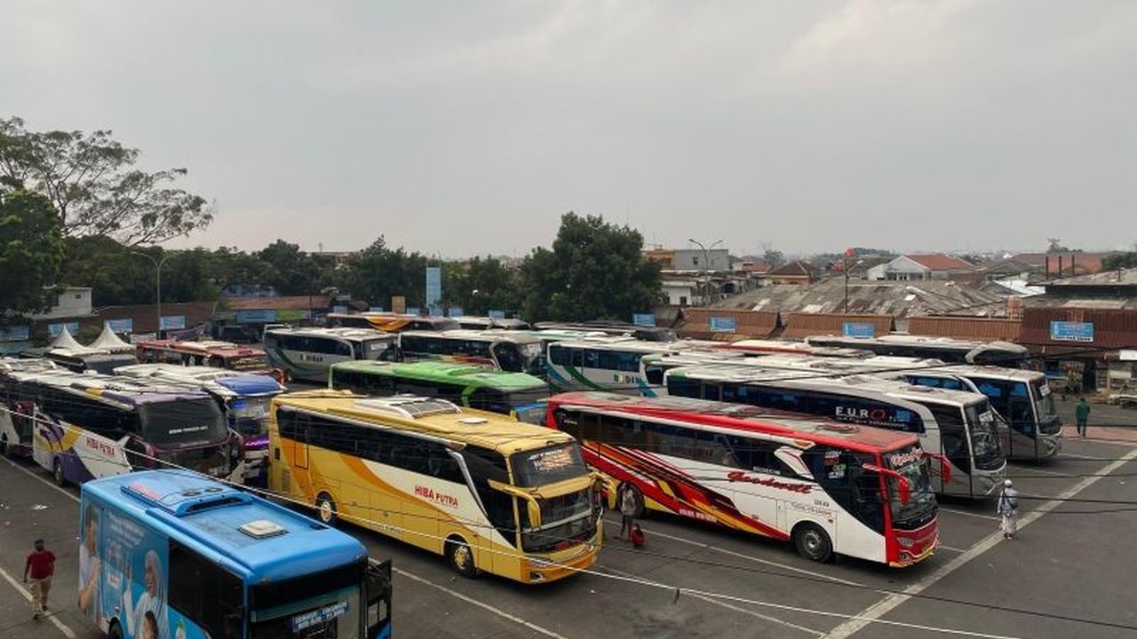 Terminal Cicaheum Bandung menyiapkan 165 bus AKAP dan AKDP untuk melayani penumpang selama arus mudik Lebaran 2025, dengan berbagai langkah keamanan dan kenyamanan terjamin.