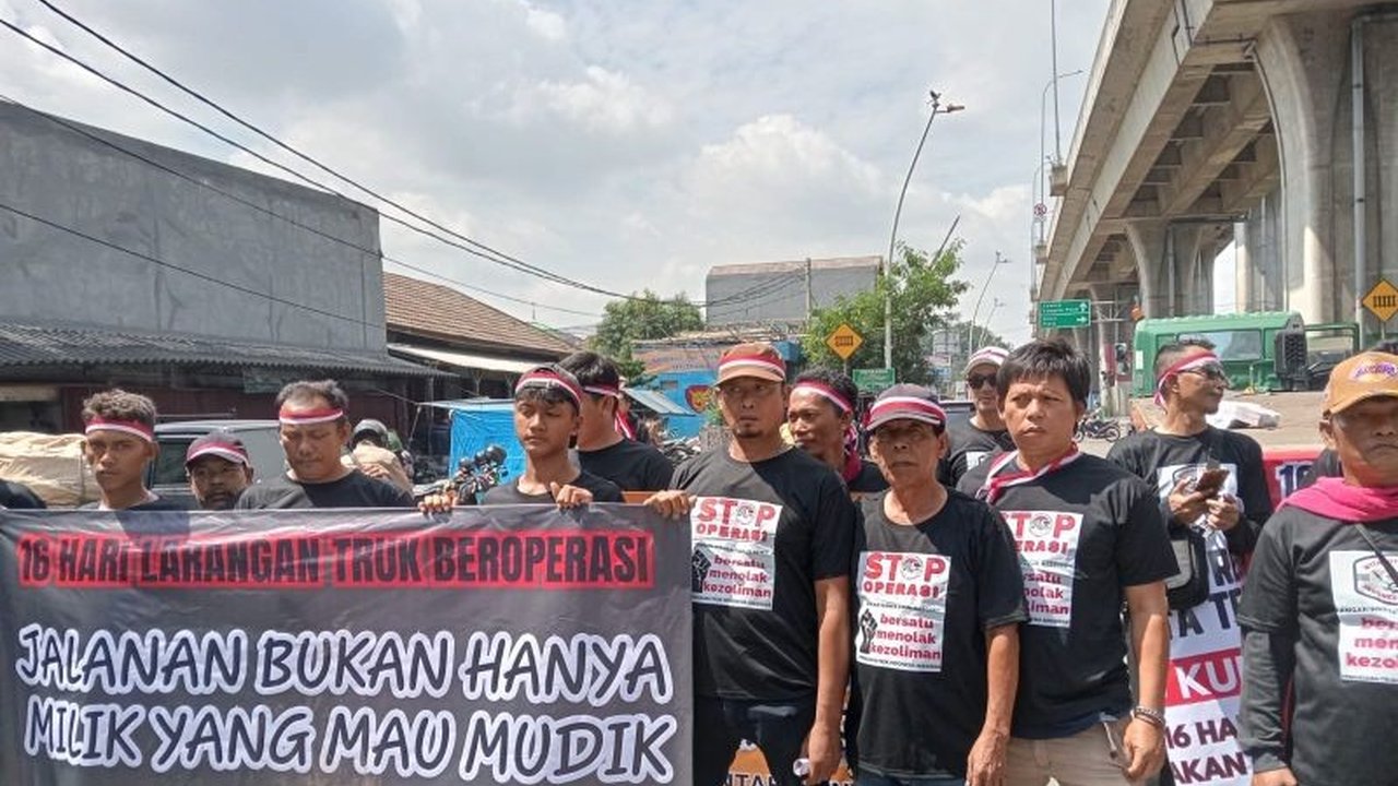 Asosiasi Pengusaha Truk Indonesia (Aptrindo) protes kebijakan libur Lebaran 16 hari, menilai kebijakan tersebut terlalu lama dan merugikan pengusaha truk di seluruh Indonesia.