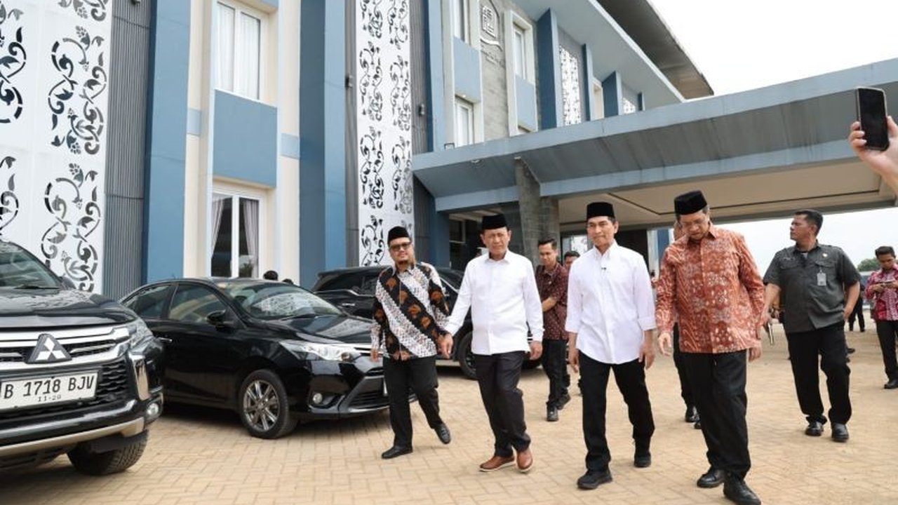 Progres pembangunan Asrama Haji Cipondoh telah mencapai 80 persen dan ditargetkan beroperasi penuh pada tahun 2025 sebagai embarkasi pemberangkatan dan kepulangan jamaah haji asal Banten.